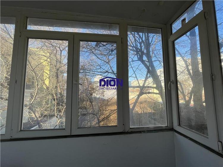 Apartament cu 2 camere semidecomandat, mobilat în Central