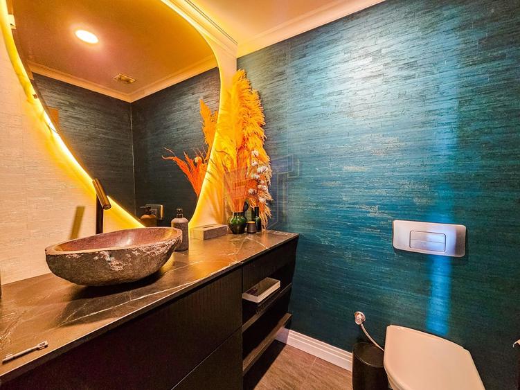 Apartament cu 4 camere decomandat, mobilat în Tei