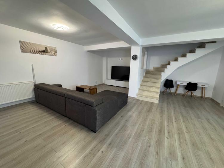 Casă cu 4 camere în 1 Decembrie