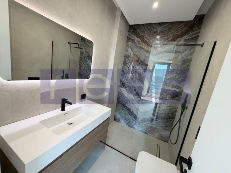 Apartament cu 3 camere semidecomandat în Barbu Văcărescu