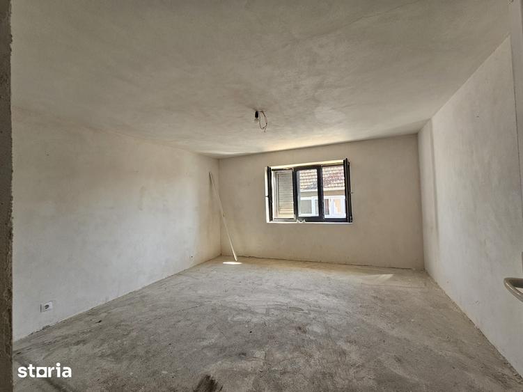 Casă cu 4 camere cu Teren 831 Mp în Rapoltu Mare