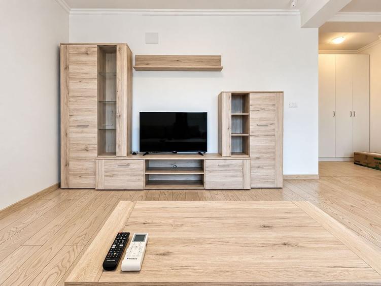 Apartament cu 3 camere semidecomandat, mobilat în Giroc