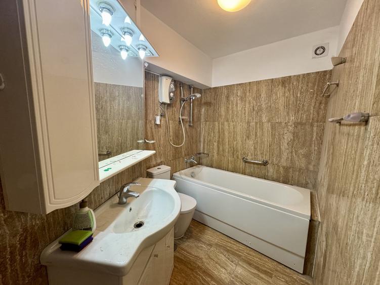 Apartament cu 4 camere decomandat, mobilat în Unirii