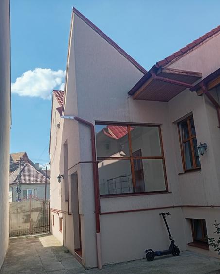Casă cu 4 camere cu Teren 140 Mp în Lazaret