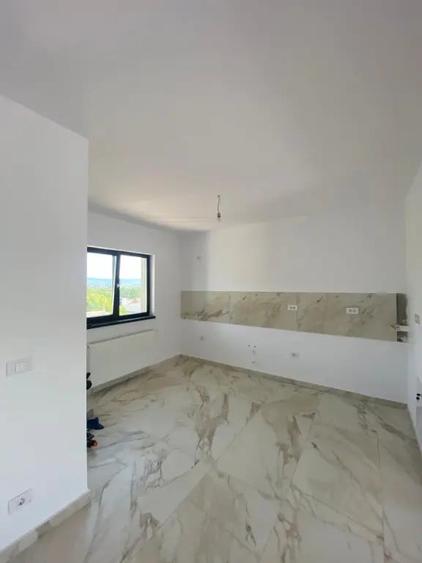 Casă cu 3 camere în Valea Adâncă