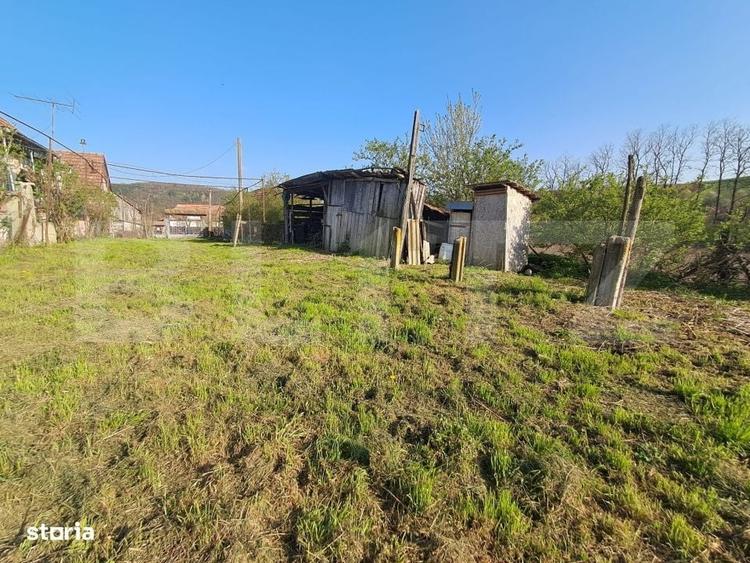 Casă cu 4 camere în Nandra