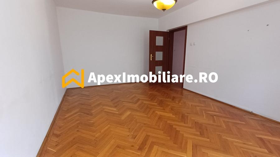 Apartament cu 4 camere decomandat în Unirii