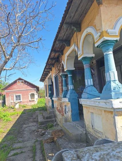 Casă cu 4 camere în Berceni