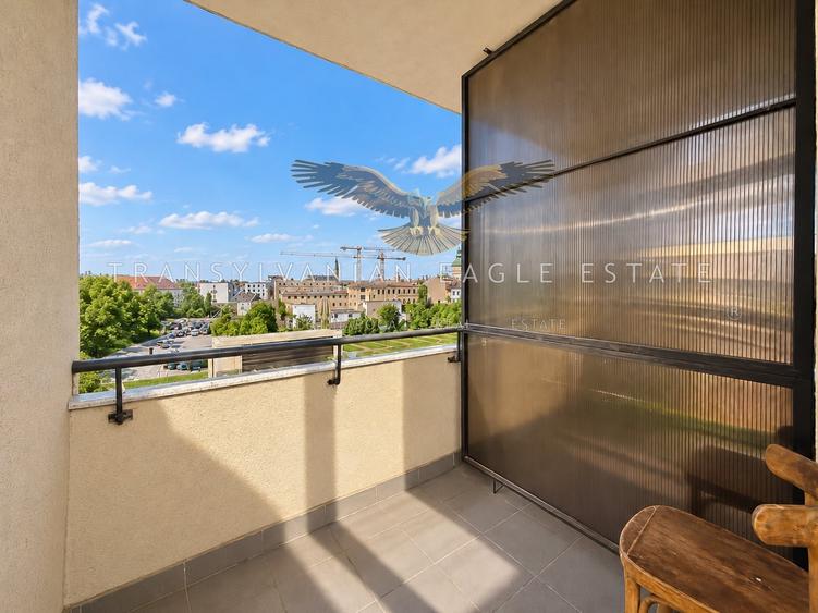 Apartament cu 2 camere semidecomandat, mobilat în Central