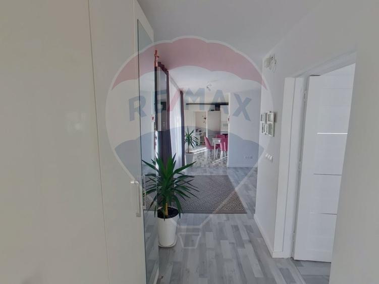 Duplex cu 6 camere cu Teren 229 Mp în Est