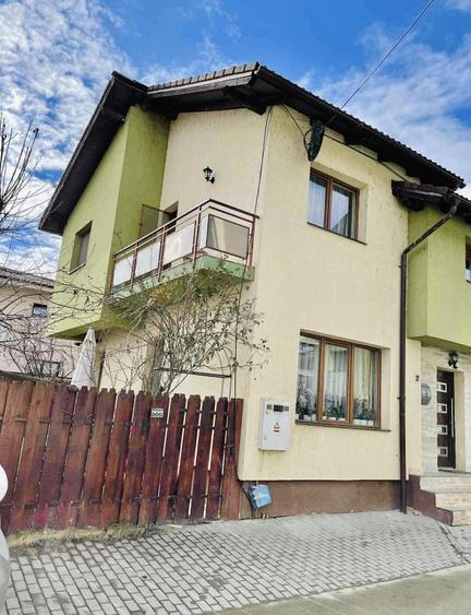 Duplex cu 4 camere cu Canalizare în Florești