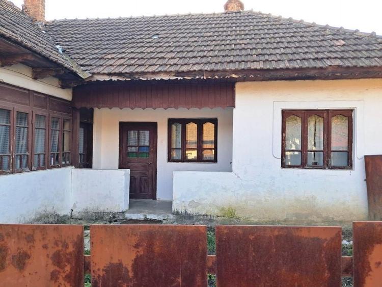 Casă individuală cu 5 camere cu Canalizare în Polovragi