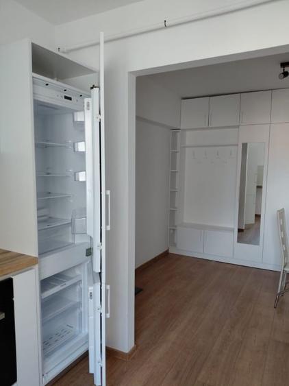 Apartament cu 2 camere semidecomandat, mobilat în Central