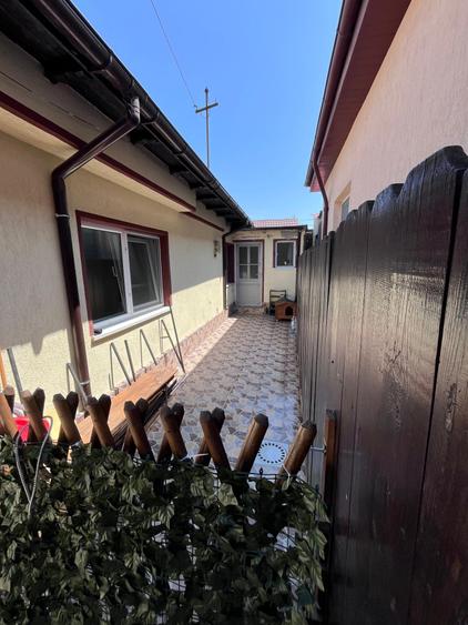 Casă individuală cu 4 camere cu Canalizare în Palas
