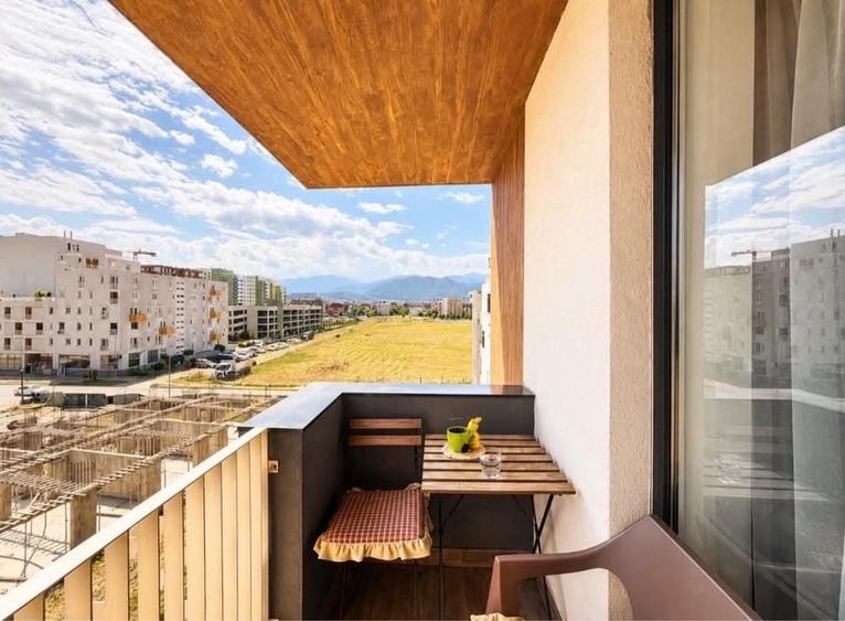 Apartament cu 3 camere decomandat în Tractorul