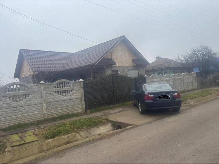 Casă cu 3 camere cu Teren 1300 Mp în Central