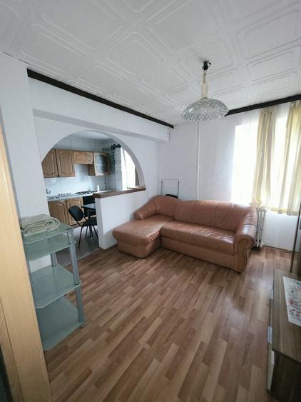 Apartament cu 3 camere decomandat în Complex Studențesc