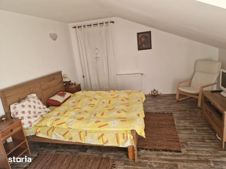 Casă cu 5 camere cu Teren 2000 Mp în Comarnic
