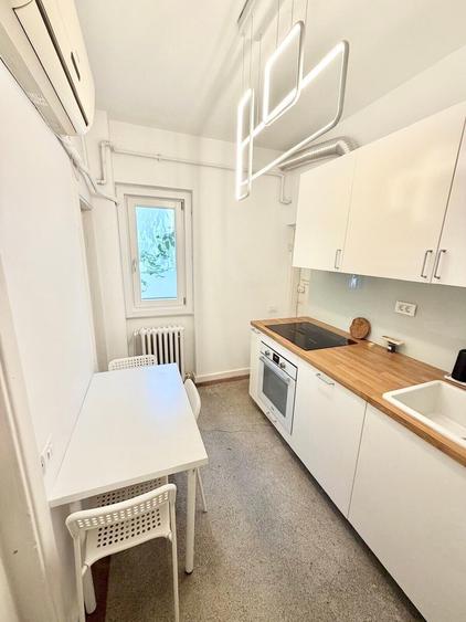 Apartament cu 4 camere decomandat, mobilat în Calea Victoriei