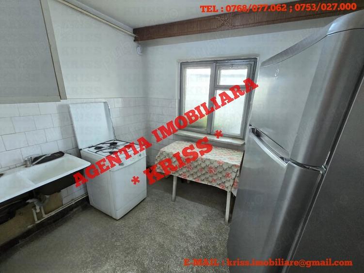 Apartament cu 3 camere decomandat în Craiovei