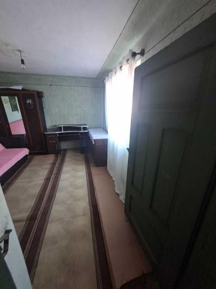 Casa la tara cu teren 1.271 mp si livada acte in regula - 1