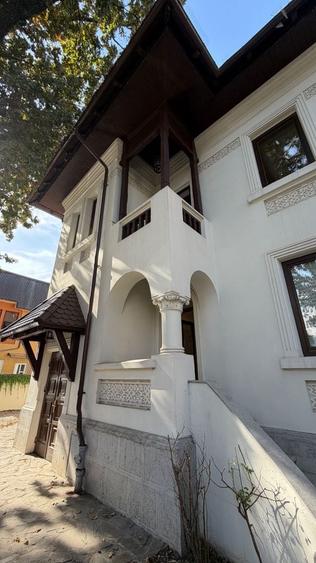Casă individuală cu 12 camere cu Teren 400 Mp în Kiseleff