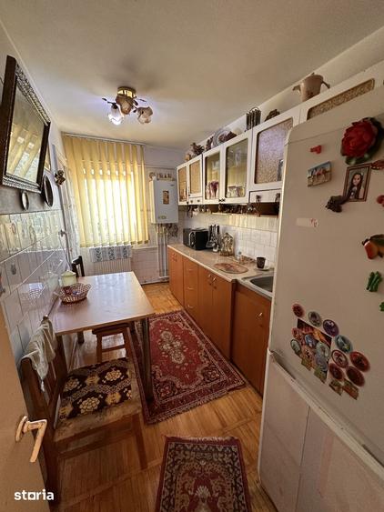 Apartament cu 3 camere decomandat în Central