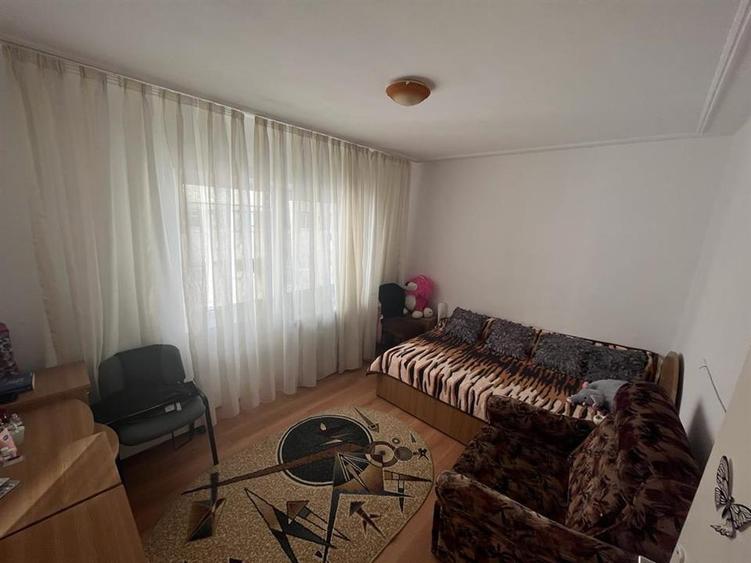 Apartament cu 2 camere semidecomandat în Unirii Sud