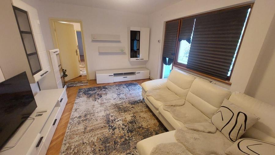 Apartament cu 3 camere semidecomandat, mobilat în Gheorgheni