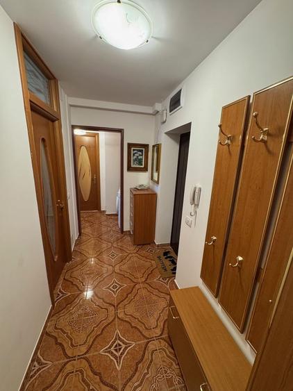 Apartament cu 2 camere decomandat, mobilat în Central