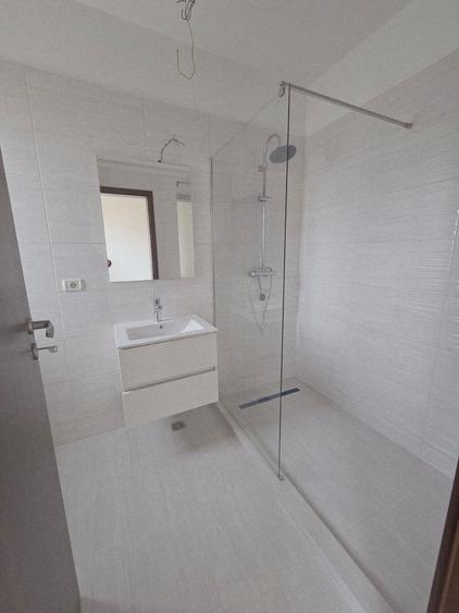 Casă individuală cu 4 camere cu Canalizare în Sud-Vest