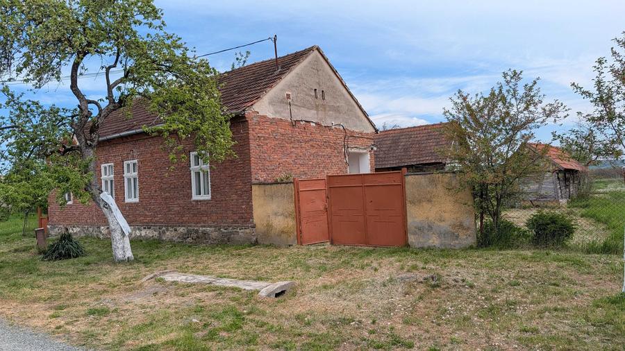 Casă cu 3 camere decomandat în Bulci