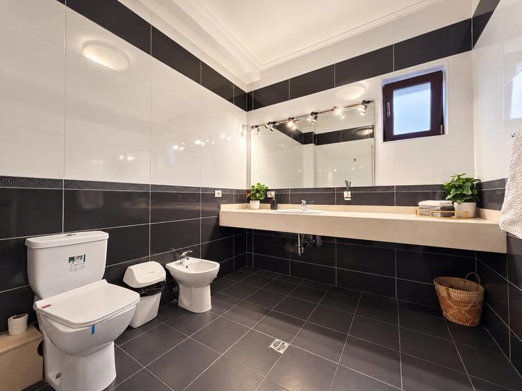Casă individuală cu 8 camere cu Piscina în Bragadiru
