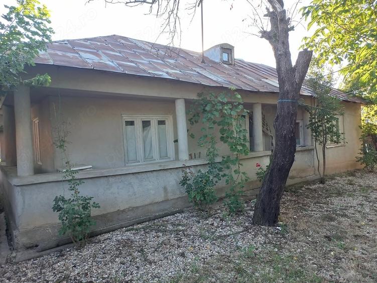 Casă cu 4 camere cu Teren 1278 Mp în Exterior Vest