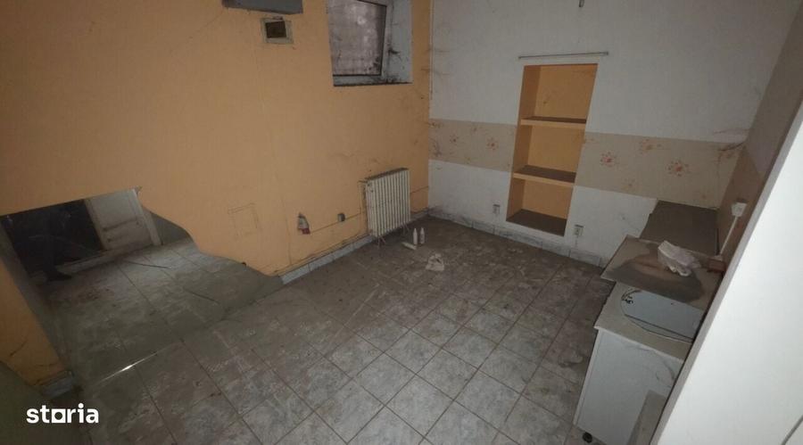 Spațiu comercial, de 60 mp, în Crișan