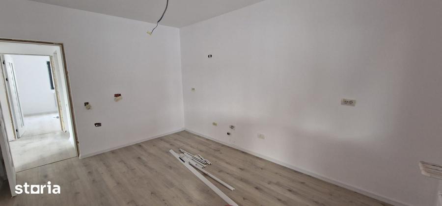 Casă cu 5 camere cu Teren 200 Mp în Lumina