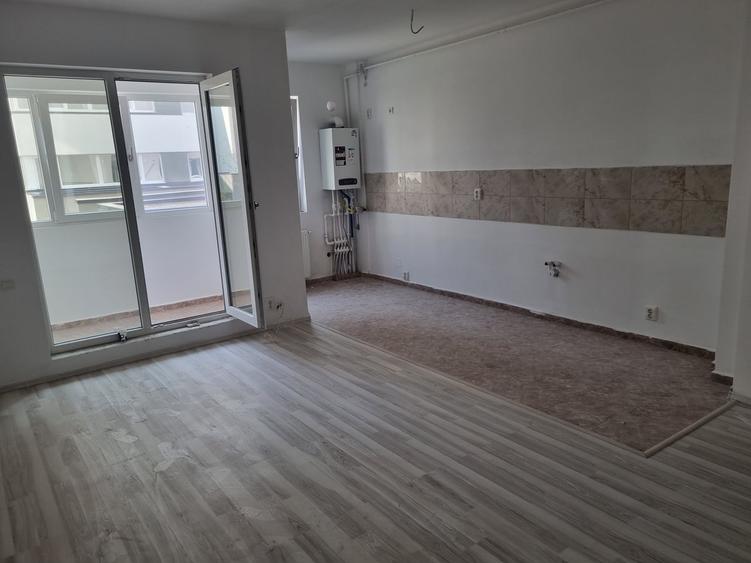 Apartament cu 5 camere decomandat în Militari