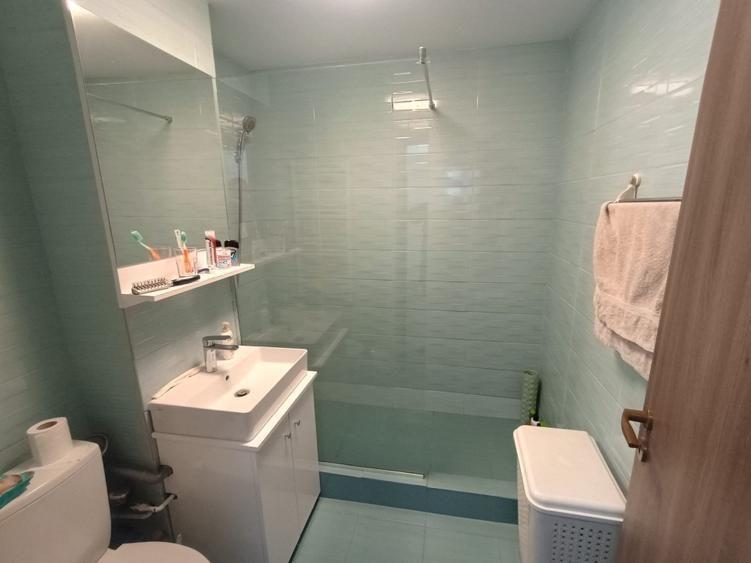 Apartament cu 3 camere decomandat, mobilat în Valea Aurie