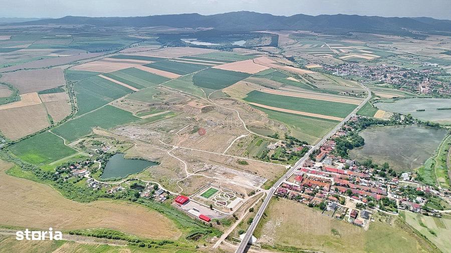 Teren de 237631 mp, în Feldioara