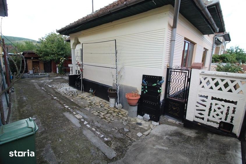 Casă cu 5 camere cu Teren 264 Mp în Teliucu Inferior