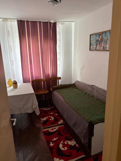Apartament cu 3 camere în Piața