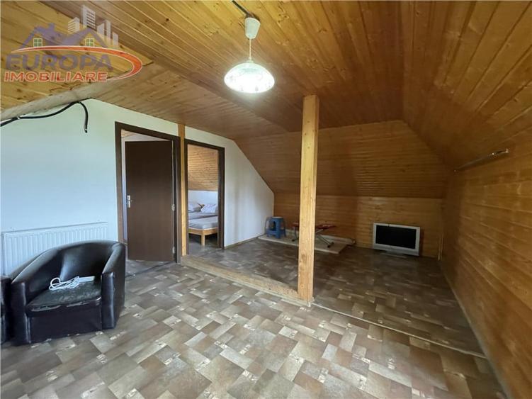 Casă cu 10 camere cu Teren 300 Mp în Dallas