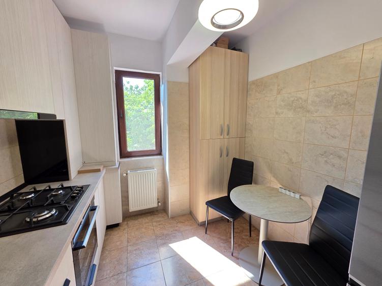 Apartament cu 2 camere decomandat în Metalurgiei