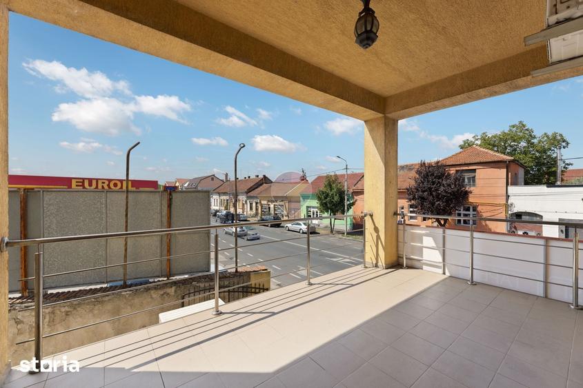 Apartament cu 3 camere în Intim