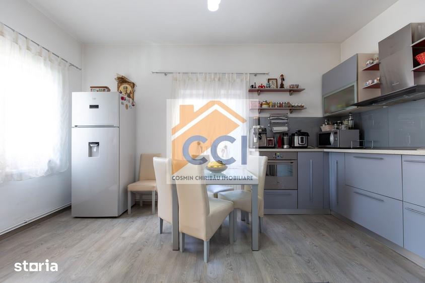 Casă cu 8 camere cu Teren 397 Mp în Central