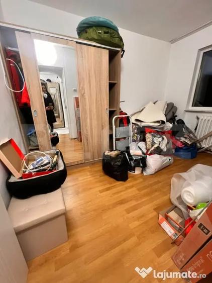 Apartament cu 4 camere semidecomandat, mobilat în Central