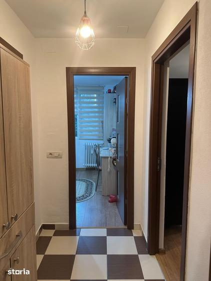 Apartament cu 3 camere semidecomandat în Titan