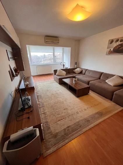 Apartament cu 4 camere decomandat în Bucovina