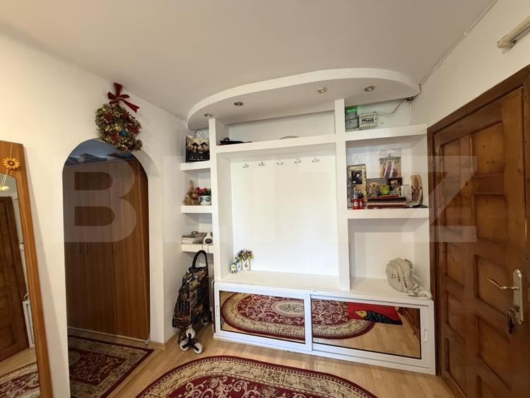 Apartament cu 3 camere decomandat, mobilat în 9 Mai