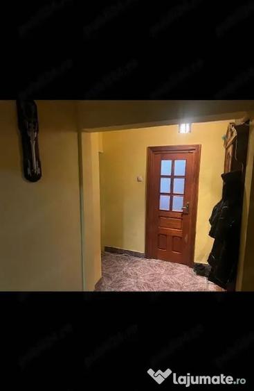 Apartament cu 3 camere decomandat în
